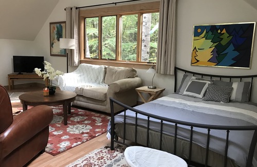 Rawley Springs House | Stream-Side Guesthouse In beautiful Rawley Springs