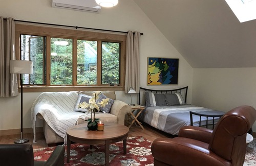 Rawley Springs House | Stream-Side Guesthouse In beautiful Rawley Springs