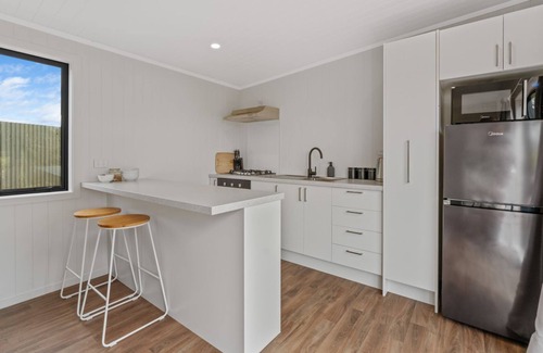 Waitahanui House | Streamside Flax Cabin