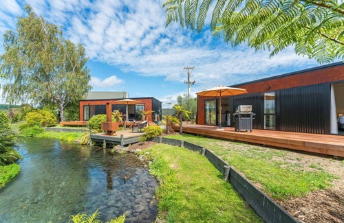 Waitahanui House | Streamside Flax Cabin