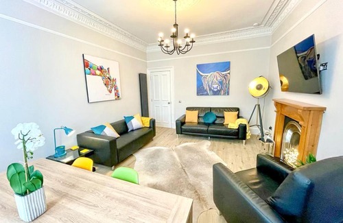 Leith Apartment | Striking 3 Bed Near Arthur's Seat. Newly Reno'd