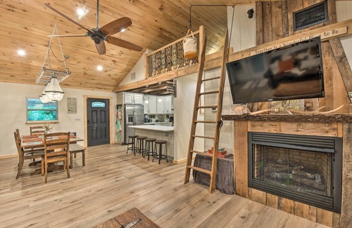 Hiawassee Cottage | Striking Getaway w/Hot Tub, Deck & Lake Access!