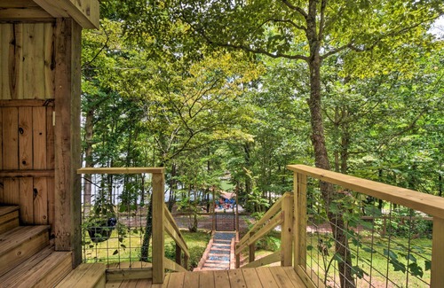 Hiawassee Cottage | Striking Getaway w/Hot Tub, Deck & Lake Access!