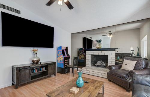 Chinatown House | Strip-side Villa 5BR3BA, Pool, Mini Golf, Karaoke