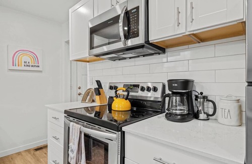 Veterans Park House | Stroll and Stay-Pond, Park, Food