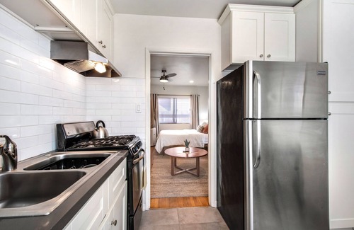 Belmont Shore Apartment | Stroll to the Beach from your 2nd Street Studio