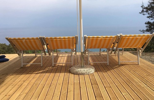 Ispani Apartment | Struttura Moderna e Confortevole con una Vista Meravigliosa sul Golfo
