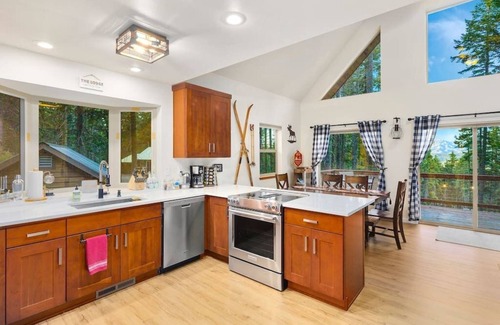 Sky Meadows Ranch Cabin | Stuart View Lodge · Amazing Mt Views | Fire Pit | Relaxing Hot Tub | Foosball |