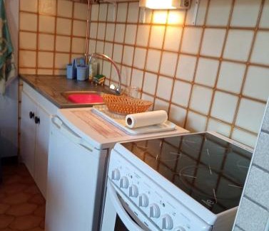 Le Port Apartment | studio à 50 m de la plage , idéal pour 2, avec parking 2NOUMÉA35