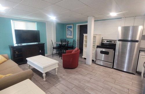 Thomas Drive Apartment | Studio 13 at the beach pcb