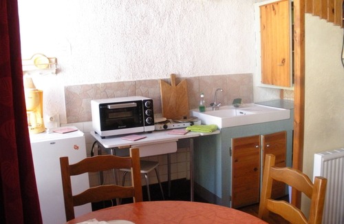 Bagneres-de-Bigorre Apartment | Studio 1st floor retro with balcony in 19th century house, next to thermal baths