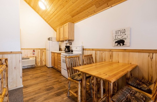 Whitefish Resort | Studio 2 King Bed, Full Bath, Full Kitchen 10 Minutes from West Glacier Park!