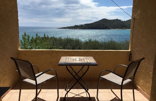 Favone Apartment | Studio 2 pers, 1st floor, sea view, waterfront