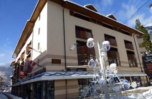 Brides-les-Bains Apartment | Studio 2 pers, centre-ville, près des thermes, balcon, WiFi, télécabine à 200m, parking dispo - FR-1-512-97