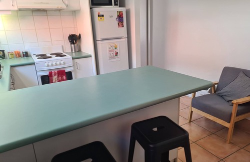 The Junction Apartment | Studio 2 - self contained - walk to cafes and beaches