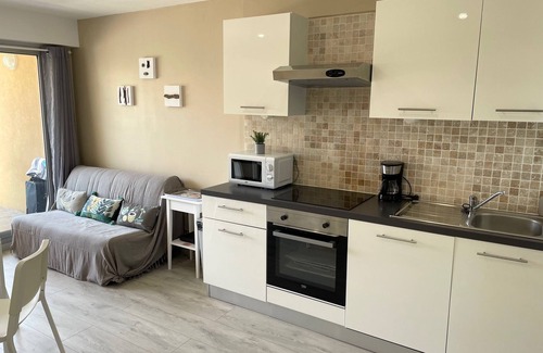 Toulon - Hyeres Apartment | Studio 2-Studio-Ensuite with Shower-Harbour view