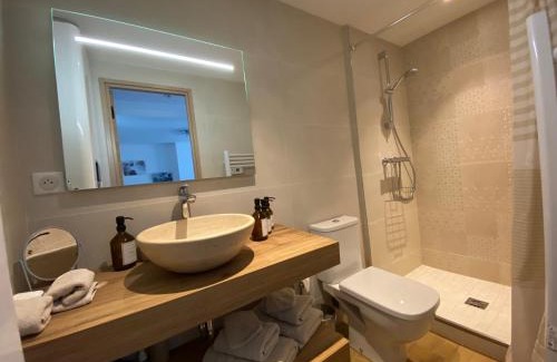 Prado - Republique Apartment | Studio 30 M2 Hyper centre, Neuf, Parking Gratuit, 3 Étoiles