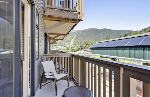 Stowe Area Condo | Studio 373: fireplace, a/c, & Spruce Peak amenities!