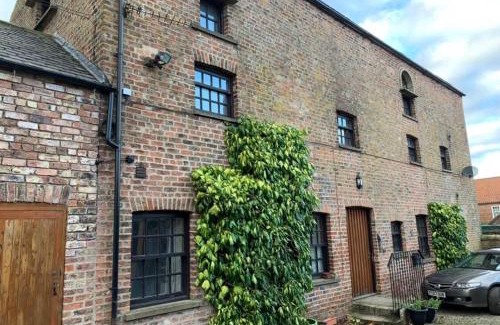 Bilbrough Apartment | Studio 3B The Carriage House York 6m Village Location