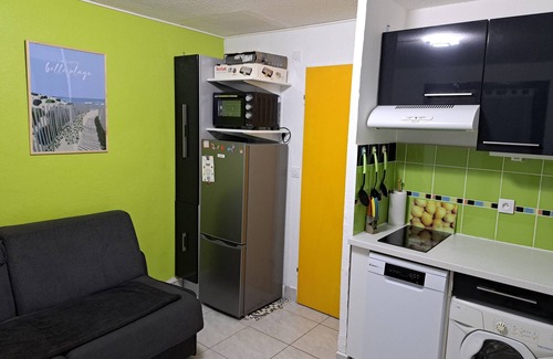 Giens Apartment | STUDIO 4 PERS AVEC TERRASSE ET PISCINE GIENS HYERES air conditioning