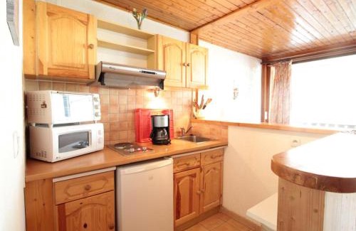 Les Carroz-d'Araches Apartment | Studio 4 pers, centre village, 450m télécabine, balcon, casier à skis, animaux acceptés - FR-1-572-211