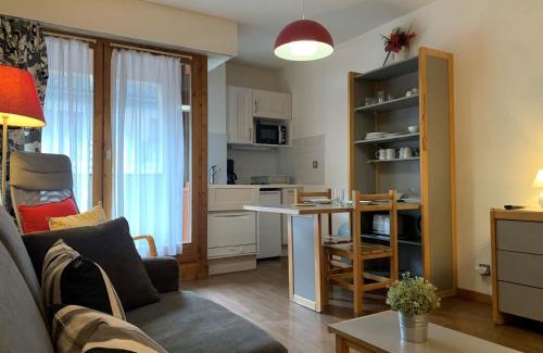 Brides-les-Bains Apartment | Studio 4 pers. Centre Brides, Balcon Sud, Wi-Fi, à 200m Télécabine et Thermes - FR-1-512-82