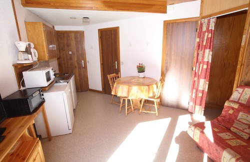 Les Orres Apartment | Studio 4 persons in cottage direct access to the slopes