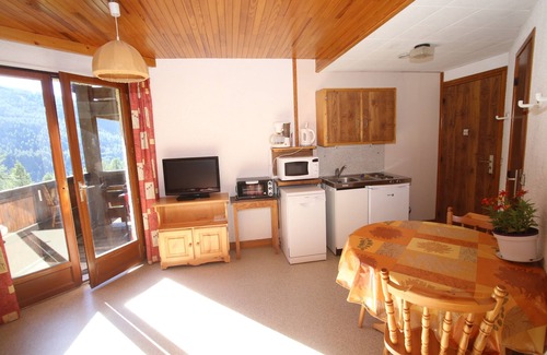 Les Orres Apartment | Studio 4 persons in cottage direct access to the slopes