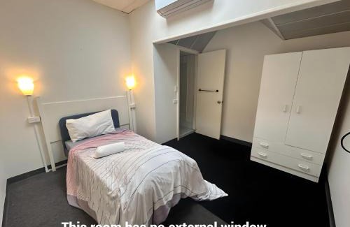 Adelaide Central Business District Cabin | Studio 5 - Wright Lodge