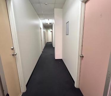 Adelaide Central Business District Cabin | Studio 5 - Wright Lodge