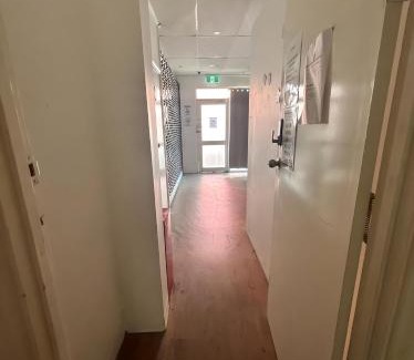 Adelaide Central Business District Cabin | Studio 5 - Wright Lodge