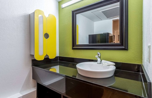 Buttonwillow Hotel | Studio 6 Buttonwillow, CA