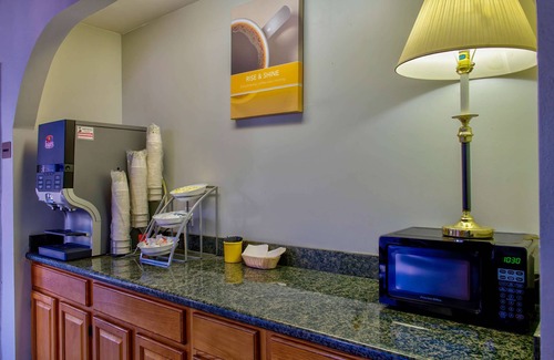 Lake Purdy Hotel | Studio 6 Extended Stay - Birmingham, AL - Medical Center