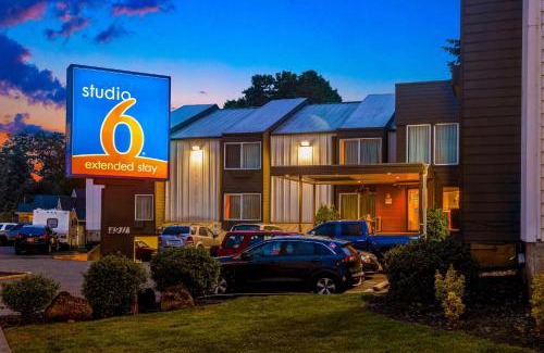 Cully Hotel | Studio 6-Portland, OR
