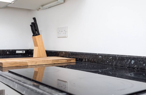 Crawley City Centre Apartment | Studio- 7 Apartment in Heart of Crawley Town