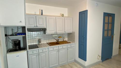 Saint-Hilaire-les-Courbes Apartment | Studio aux Sources de la Chabanne