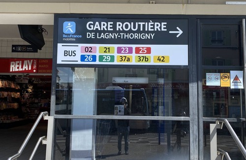 Thorigny-sur-Marne Apartment | Studio Apartment 'Grand Studio Avec Loggia' with Private Terrace, Balcony and Wi-Fi