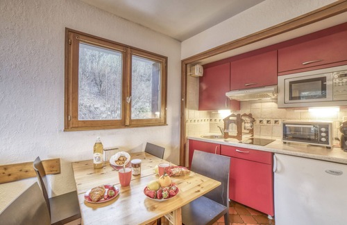Le Grand-Bornand Apartment | Studio Apartment "Lumineux La Tournette" with Mountain View & Balcony