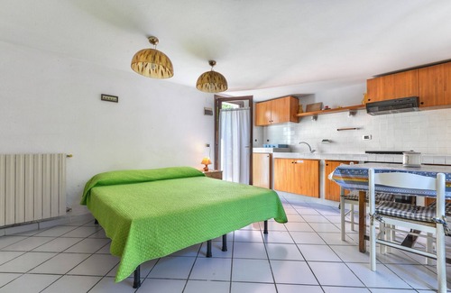 Marciana Marina Apartment | Studio Apartment 'Monolocale Nel Verde' with Private Terrace, Shared Garden and Wi-Fi
