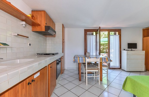 Marciana Marina Apartment | Studio Apartment 'Monolocale Nel Verde' with Private Terrace, Shared Garden and Wi-Fi