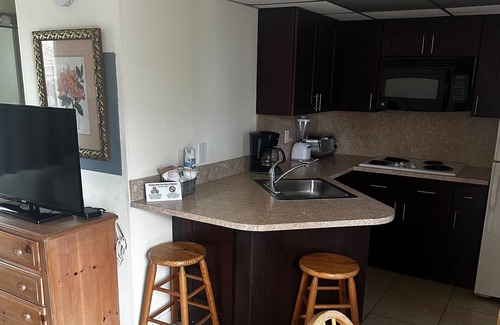 Deerfield Beach Resort | Studio Apartment- Steps from the beach!