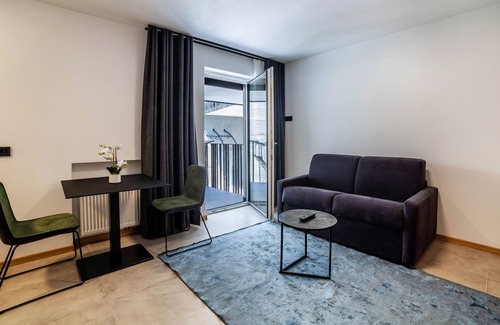 Parcines Apartment | Studio 'Apartment 10' with Mountain View, balcony & Wi-Fi