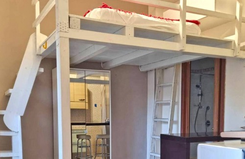 Monserrato House | Studio apartment 2 steps subway with courtyard