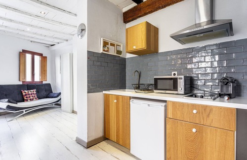 Barrio del Carmen Apartment | Studio Apartment '2º In The Old Center' with Balcony, Wi-Fi and Air Conditioning