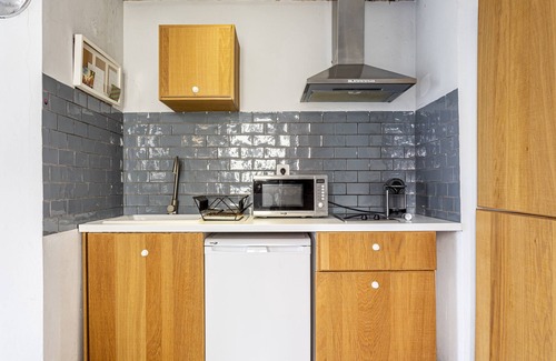 Barrio del Carmen Apartment | Studio Apartment '2º In The Old Center' with Balcony, Wi-Fi and Air Conditioning