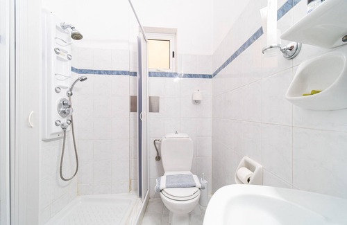 Notos Apartment | Studio Apartment "75 steps taverna three-bedroom" with Sea View, Balcony & Wi-Fi