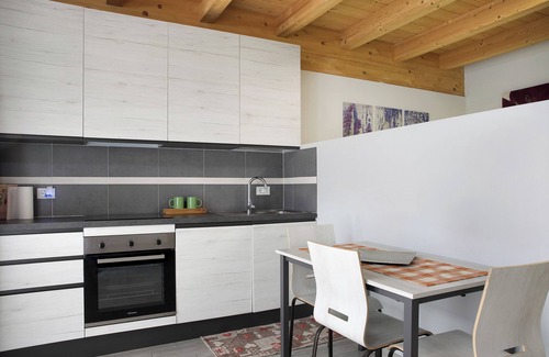 Talamona Apartment | Studio apartment 'Agriturismo L'isola Del Cavallo 3' with Mountain View, Shared Garden and Wi-Fi