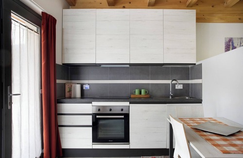 Talamona Apartment | Studio apartment 'Agriturismo L'isola Del Cavallo 3' with Mountain View, Shared Garden and Wi-Fi