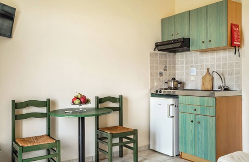 Kateleios Apartment | Studio Apartment "Anemona studio 7" with Shared Pool & Wi-Fi