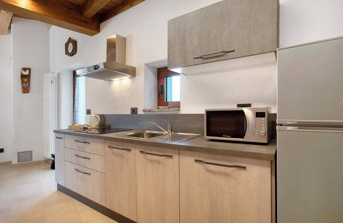 Sarre Apartment | Studio Apartment 'Appartamento 2' with Mountain View, Balcony and Wi-Fi